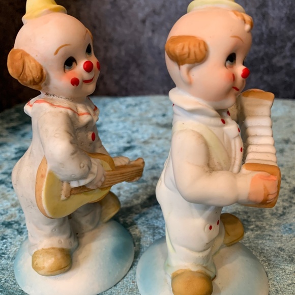Pair of Artmark Bisque Clown Figurines, 5" Tall - Picture 4 of 5